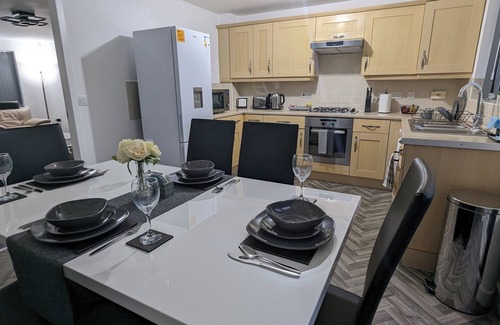 Burnley Maison | Leyland Road Retreat - 4 Bedroom House