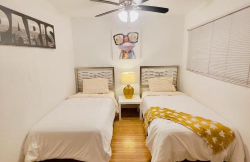 Des Plaines Appartement | Lg. 2 br Apt. North of Chicago w/Free Parking