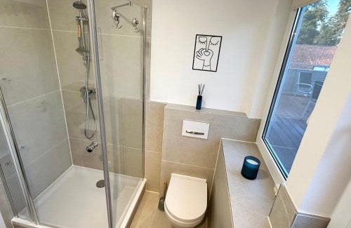 Kaltenweide Appartement | LGH-Moderne, ruhige Wohnung, Nähe zum Flughafen und Autobahn, 24h-self-check-in, vollausgestattet, DisneyPlus, Waschmaschine