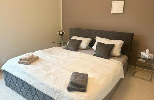 Kaltenweide Appartement | LGH2-4 Schlafzimmer, voll ausgestattet, WLAN, Balkon, self-check-in