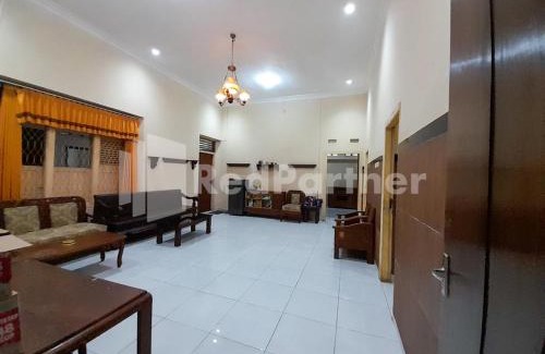 Tuban Sub-District Hôtel | LH101 Guest House Syariah near Makam Sunan Bonang RedPartner