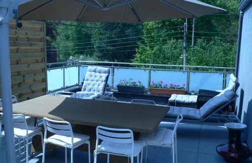 Saint-Nicolas Maison | liège 4420 rue jean Jaurès 45 grande maison joyeuse avec terrasse 30m2 pour 8 personnes maximum