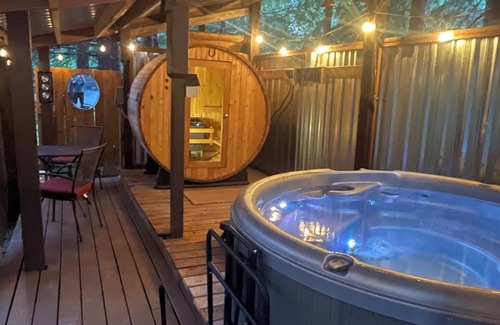 Paradise Estates Cabine | Li'l Finch Mt. Rainier tiny cabin with covered Hot tub and steam sauna