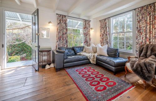 Akaroa Maison | Libeau Cottage - Akaroa Holiday Home