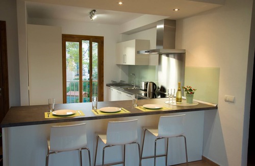Puerto de Pollensa Appartement | Beau grand appartement de 2 chambres à coucher à Puerto Pollenca avec 2 piscines et balcon