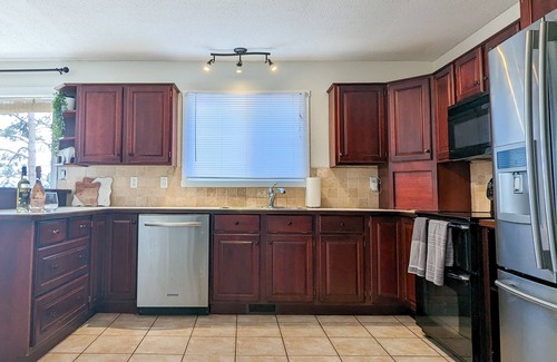 Black Mountain Maison | Licensed Private Sunset Pool Oasis - 15 min to Downtown