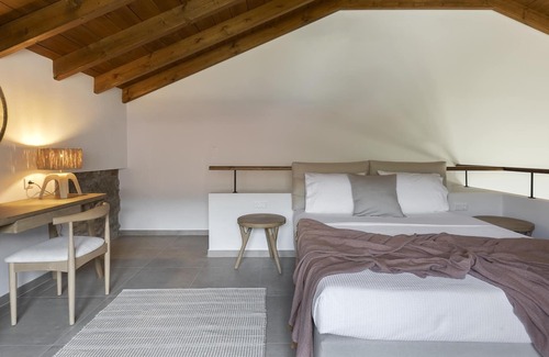 Sourpi Appartement | Lichnos Luxury Maisonette 2