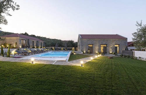 Sourpi Appartement | Lichnos Luxury Maisonette 2