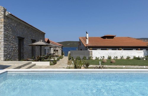Sourpi Appartement | Lichnos Luxury Maisonette 2