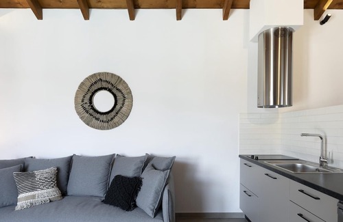 Sourpi Maison | Lichnos Luxury Studio