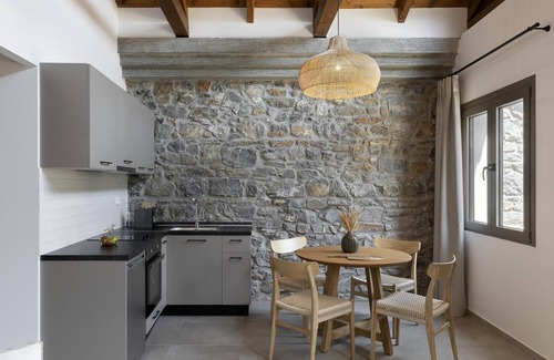 Sourpi Appartement | Lichnos Luxury Suites Stoa