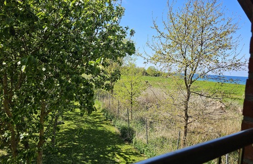 Meschendorf Appartement | Lichrdurchflutete 2-raum-wohnung auf 2 Ebenen mit Meerblick