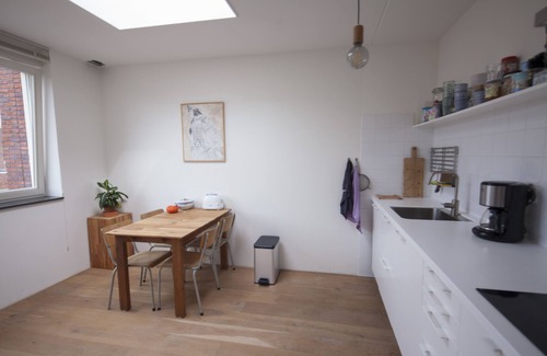 Nieuw-West Appartement | Lumière 45m2 quitter, nouvel appartement entier au dernier étage.