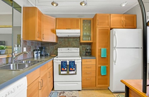 Miramar Appartement | Light & Airy 2-Bedroom Lakeview Condo with Pool