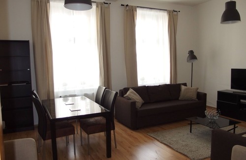 Zizkov Appartement | Light & airy flat near city center/Appartement lumineux dans le centre de Prague