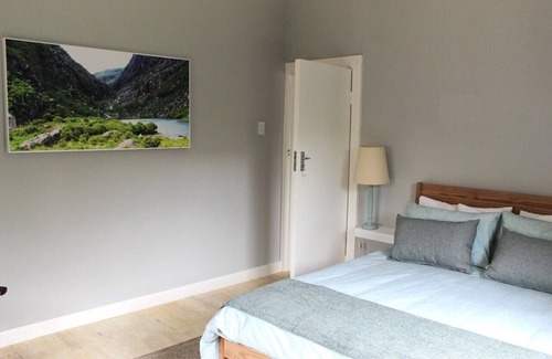 Wilderness Maison | Light airy home seconds from the beach.