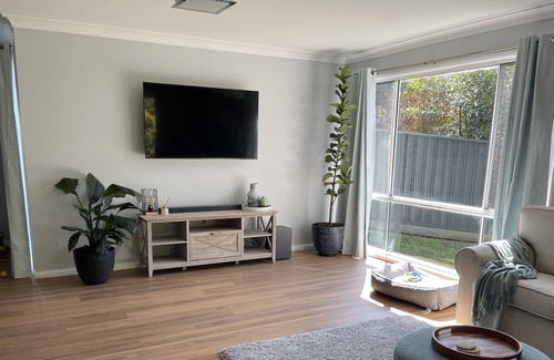Macquarie Hills Maison | Light and roomy, home away from home