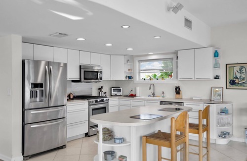 Key Largo Maison | Light & Bright 2-Bedroom Home + Office, Oceanside Canal, MM105, Upper Key Largo