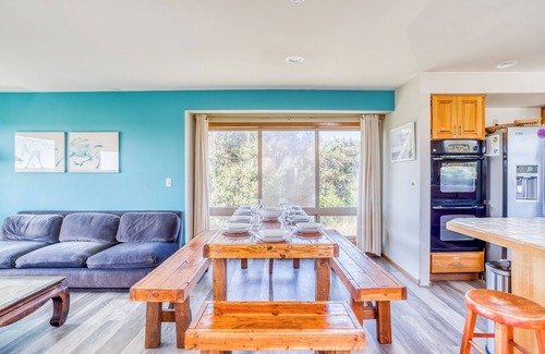 Warrenton Maison | Light-filled Custom Beachfront Home with Game Room, Hot Tub!