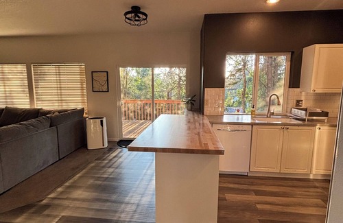 Sherwood - Tualatin South Maison | Light-Filled Modern PNW Retreat — Tualatin 3BR