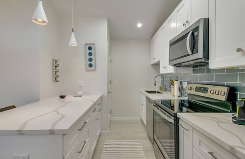Almaden Maison | Light Filled Newly Built Almaden Foothill ADU with Private yard and entrance