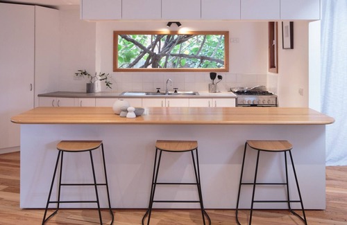 Port Melbourne Appartement | Light-Filled Photography Studio in Garden Setting