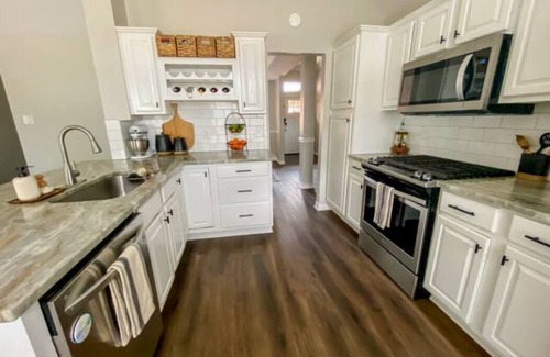 College Station Maison | Light-filled + spacious house near Texas A&M