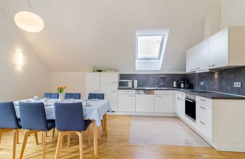 Ueberlingen Appartement | Light-Flooded Holiday Apartment “Haus Buche” close to Lake Constance with Wi-Fi, Balcony & Garden; Parking Available