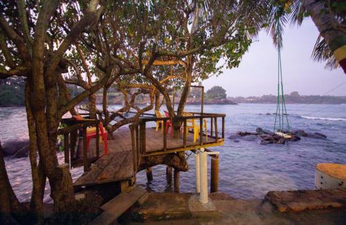 Devinuwara Maison | Light house beach home