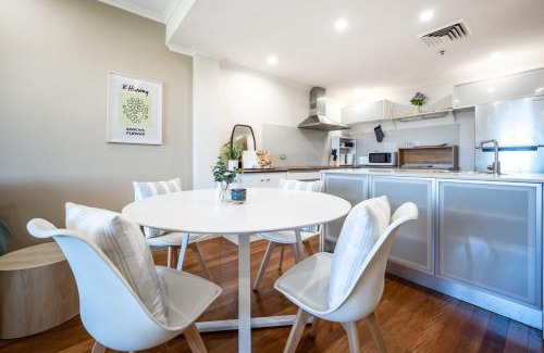 Darling Harbour Appartement | Light Resort Style Haven in Darling Harbour