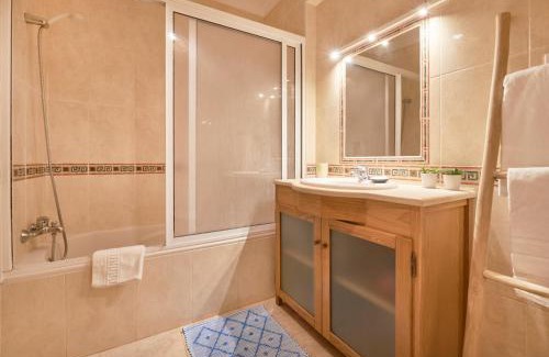 Local da Parvoice Appartement | Lightful Refuge on the River Front, By TimeCooler