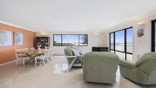 Emerald Beach Maison | Lighthouse at Emerald Beach - Ocean Views, walk to beach