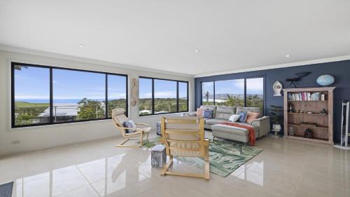 Emerald Beach Maison | Lighthouse at Emerald Beach - Ocean Views, walk to beach