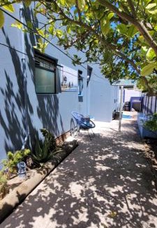 Langebaan Appartement | Lighthouse Cottage stone's throw from the beach