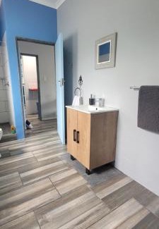 Langebaan Appartement | Lighthouse Cottage stone's throw from the beach
