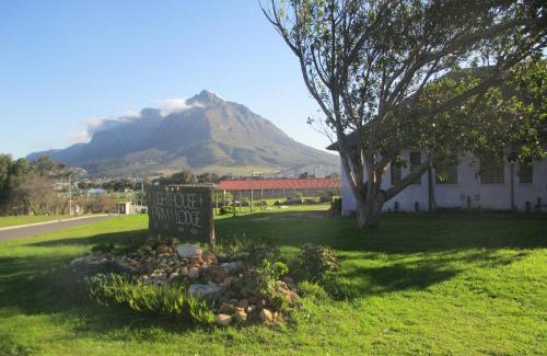 Cape Town Cabine | Lighthouse Farm Backpackers Lodge