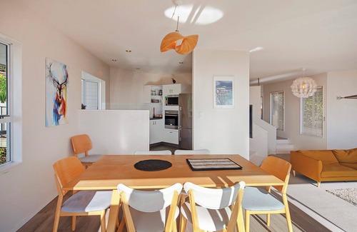 Nelson Maison | Lighthouse Vista - All-day Sun & Exceptional Sea Views!