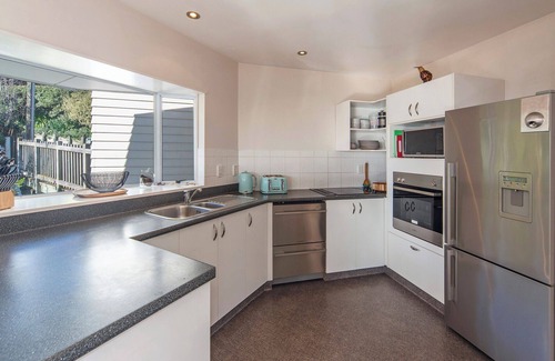 Nelson Maison | Lighthouse Vista - All-day Sun & Exceptional Sea Views!
