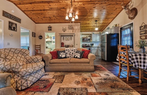 Deerfoot Park Estates Cabine | Lightning Bug Lodge - Cozy Mountain Cabin, Peaceful/Quiet Area, Hot tub!
