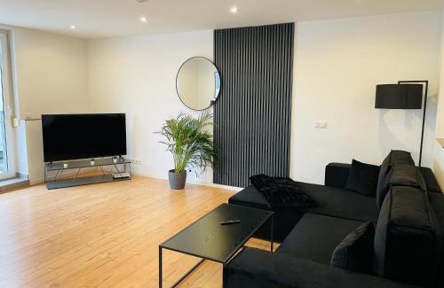 Wenden Appartement | LIGHTPLACE Große Unterkunft 3 Schlafzimmer Boxspring Smart TV Biergarten Restaurant