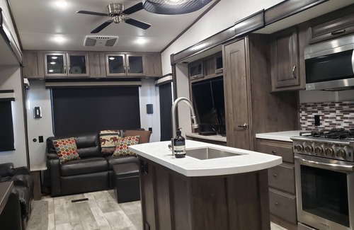 Cleburne Maison | Warm, Cozy Glamping on a horse ranch and rescue.