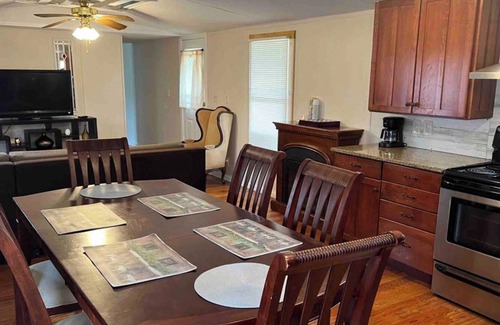 Burlington Maison | "Lil Big" Tiny House near Lion Reserve