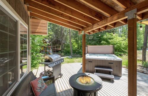 Ardenvoir Cabine | Lil Bigfoot Chalet by NW Comfy Cabins