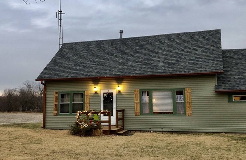 Wakenda Cottage | Lil' Bit Quaint Cottage - A 100 year old schoolhouse located in rural Missourii