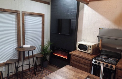 Starkville Cabine | Lil' Retreat on Poorhouse
