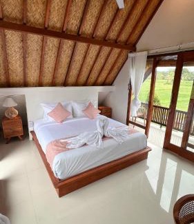 Taro Maison | Lila Sari Guest House with breakfast