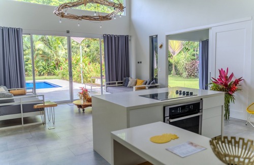 Cahuita Maison | Lilan Nature, Maison Moderne N ° 1 avec piscine privée, A / C et Wifi