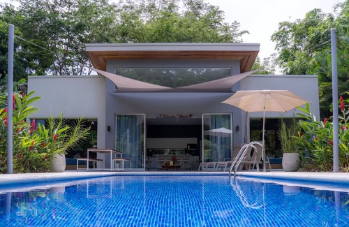 Cahuita Maison | Lilan Nature, Maison Moderne N ° 1 avec piscine privée, A / C et Wifi