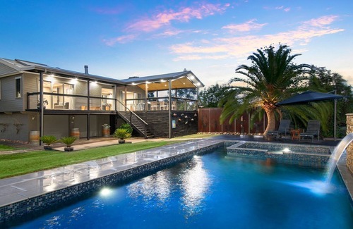 Keinbah Maison | Lilies Luxury Pool Retreat Lakeside on Lovedale 5 star