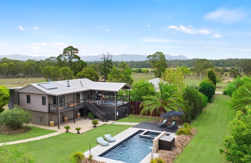Keinbah Maison | Lilies Luxury Pool Retreat Lakeside on Lovedale 5 star